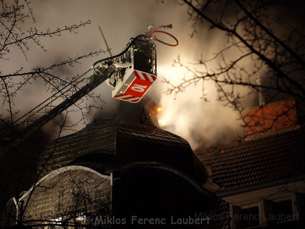 Feuer 3 Dachstuhlbrand Koeln Muelheim Gluecksburgstr P064.JPG